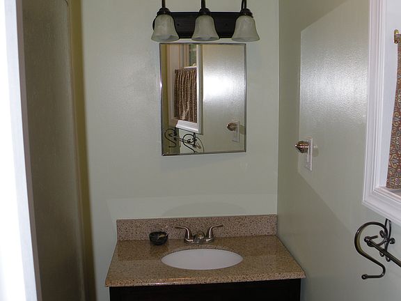 5th image of 703 White Sands Dr