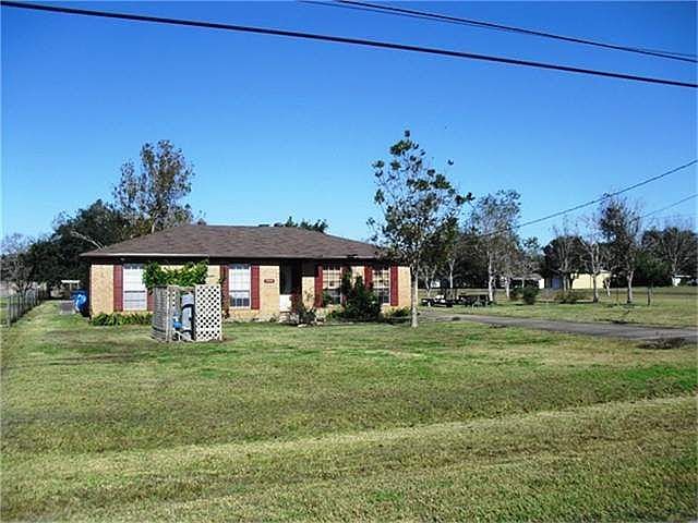 1st image of 9906 Twin Oaks Dr