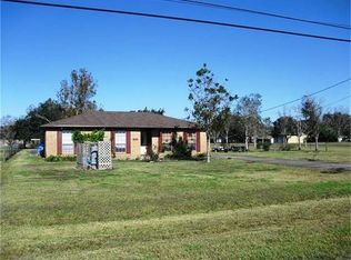 9906 Twin Oaks Dr, Manvel, TX 77578