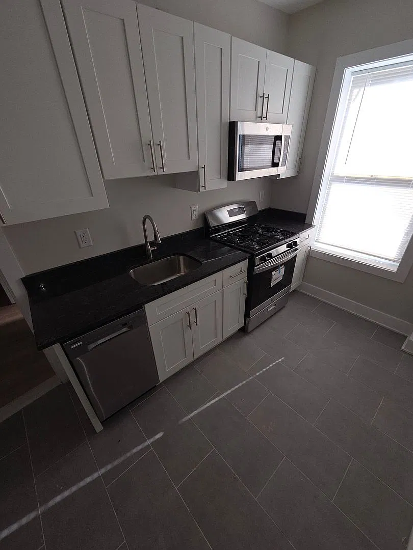 140 - Gautier Avenue Realty Assoc Lp — Photo 1