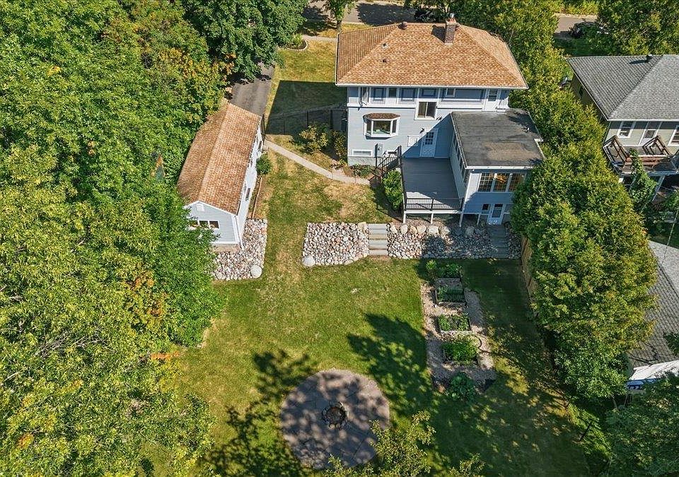 1st image of 130 Laurie St