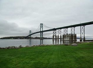 125 Mussel Bed Shoal Rd, Portsmouth, RI 02871