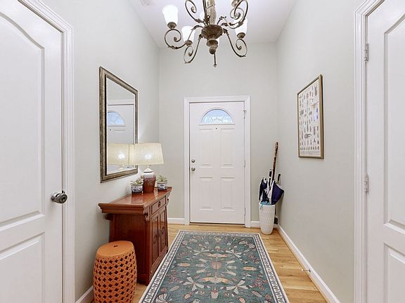 4th image of 112 Holly Ln
