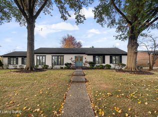 434 Whiteheath Ln, Douglass Hills, KY 40243