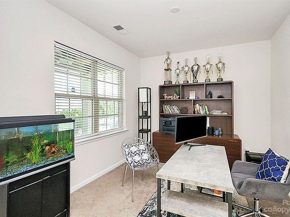 5th image of 16007 Harbor Hill Dr