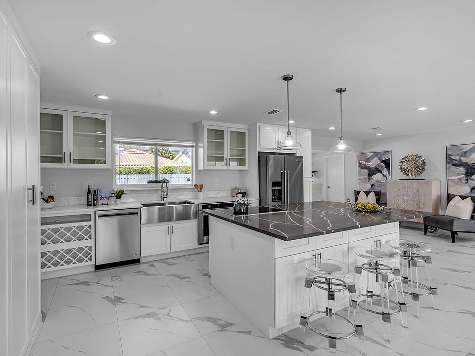 1st image of 465 NW 11th St Street