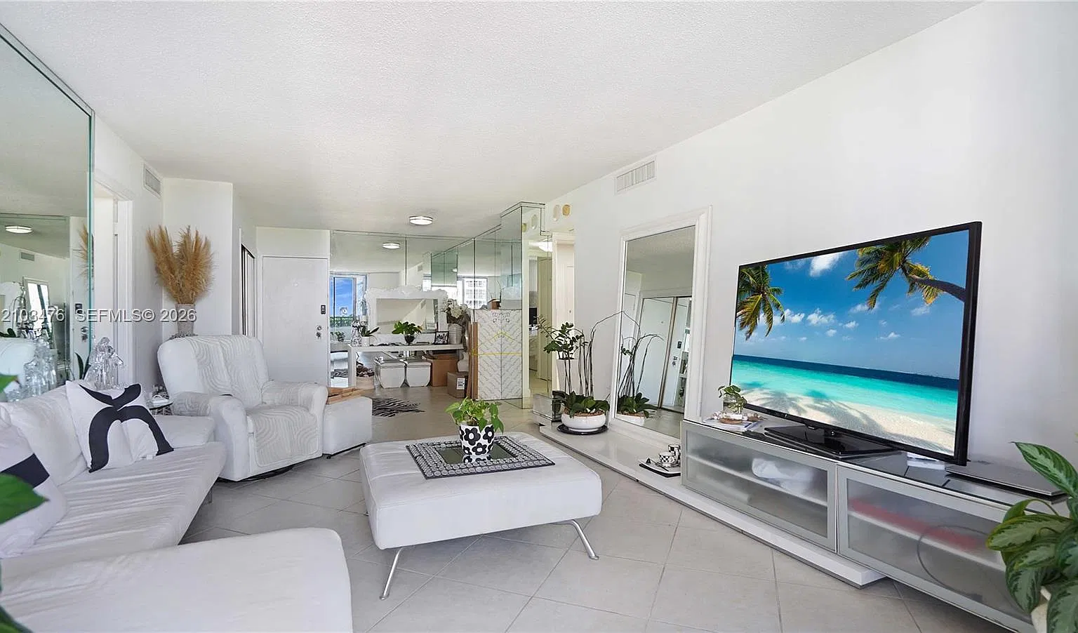Oceanside Plaza Condo — Photo 2