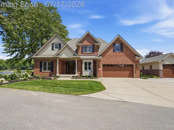 3871 Homestead Dr, Howell, MI 48843