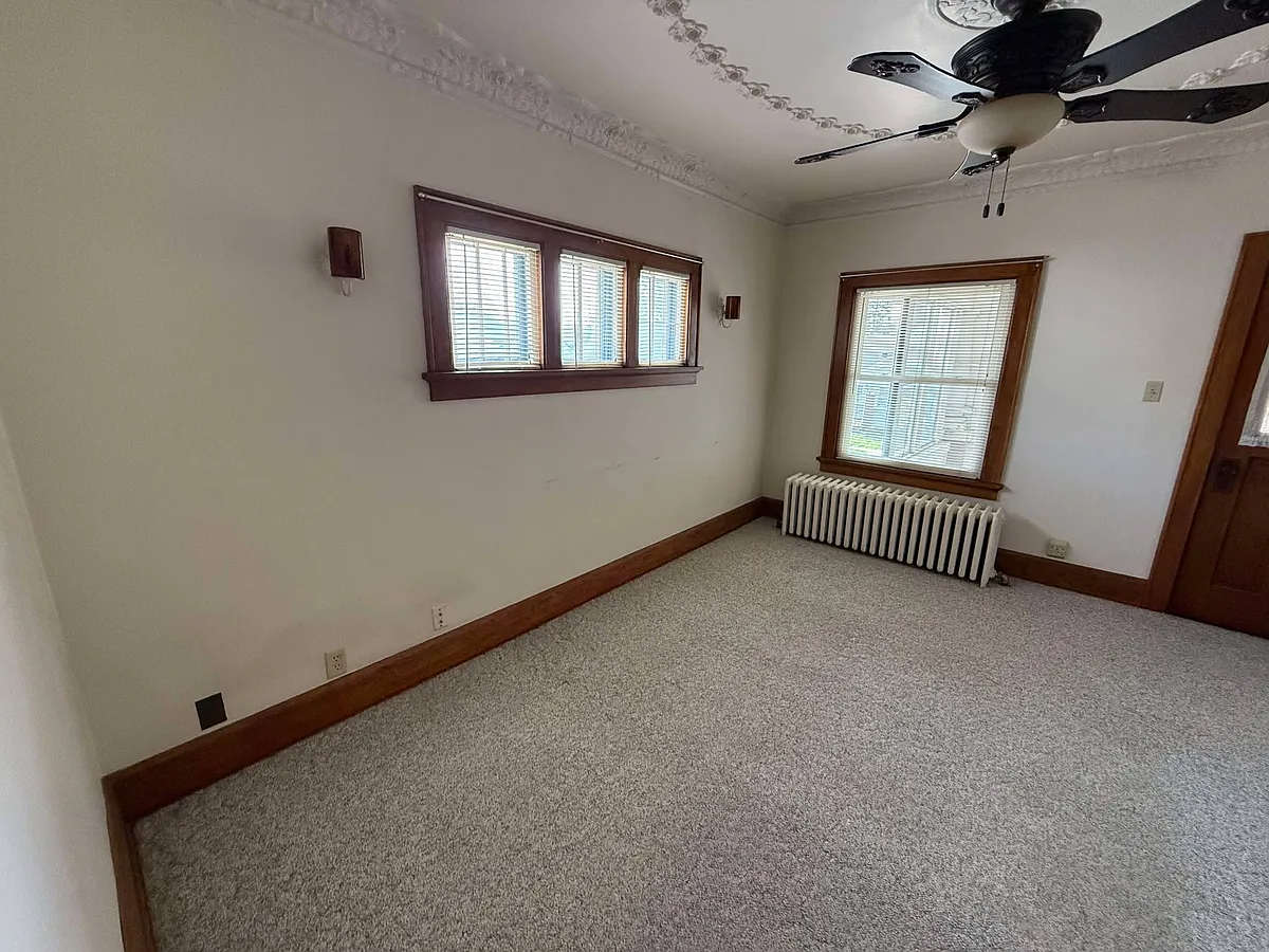 Building Photo - 819 W Lawn Ave #2