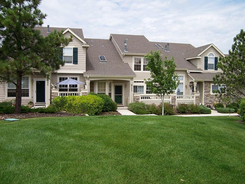 Entry with park-like setting