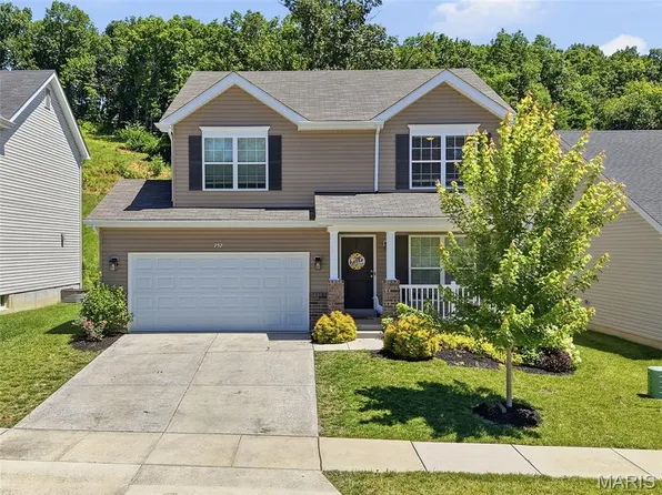 757 Fox Creek Dr, Fenton, MO 63026