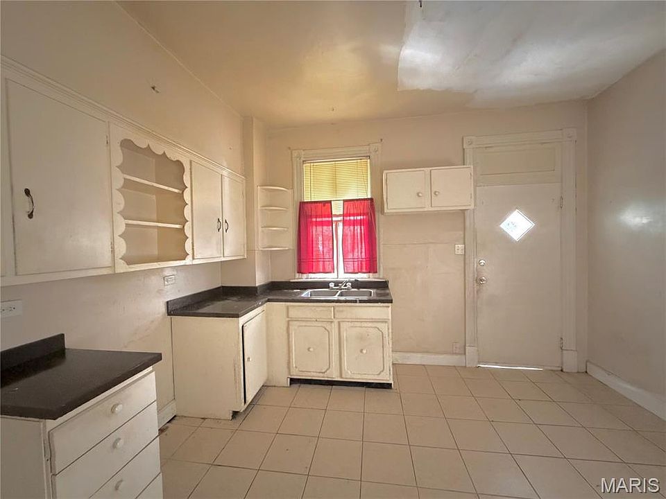 7th image of 2226 Adams St