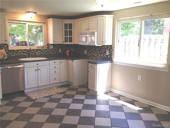 2nd image of 6523 Fairfield St