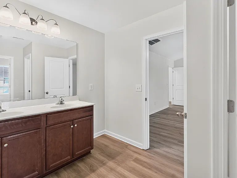 2472 Melfield Dr — Photo 29