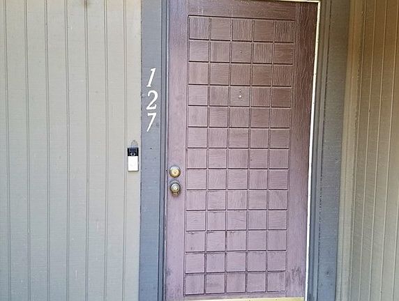 3rd image of 127 S Hollenbeck Ave
