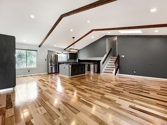 5th image of 814 Hans Brinker St