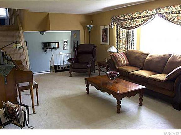 4th image of 56 Robin Hill Dr