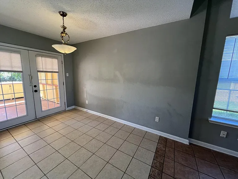 2302 Tracey Ann Ln — Photo 11