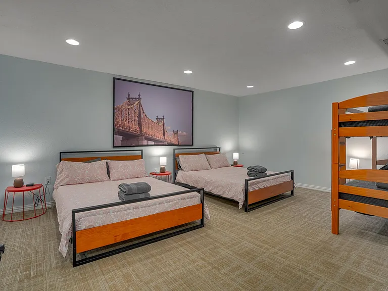 7809 Claremont Dr — Photo 22