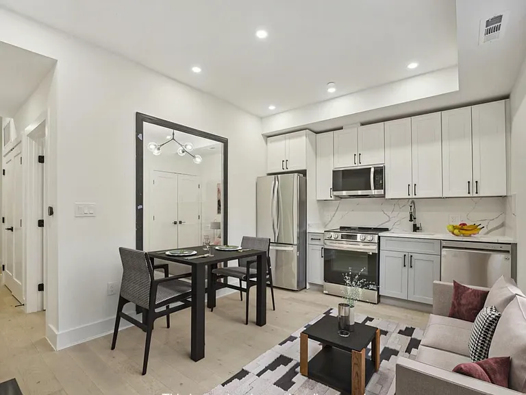 30 Kennedy St NW #2 — Photo 2
