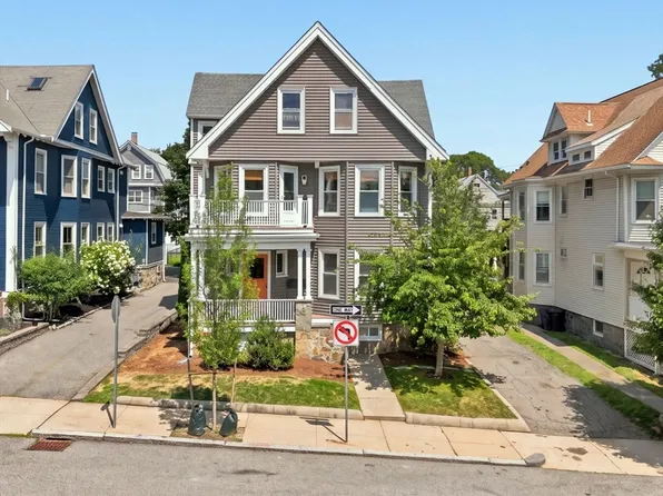 39 Ainsworth St, Roslindale, MA 02131
