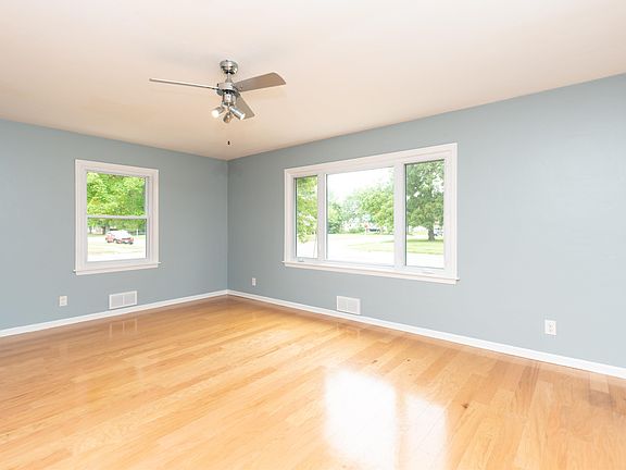 4th image of 2624 Prial Ave