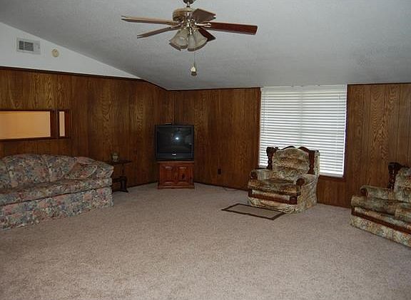 4th image of 213 Cherry Dr