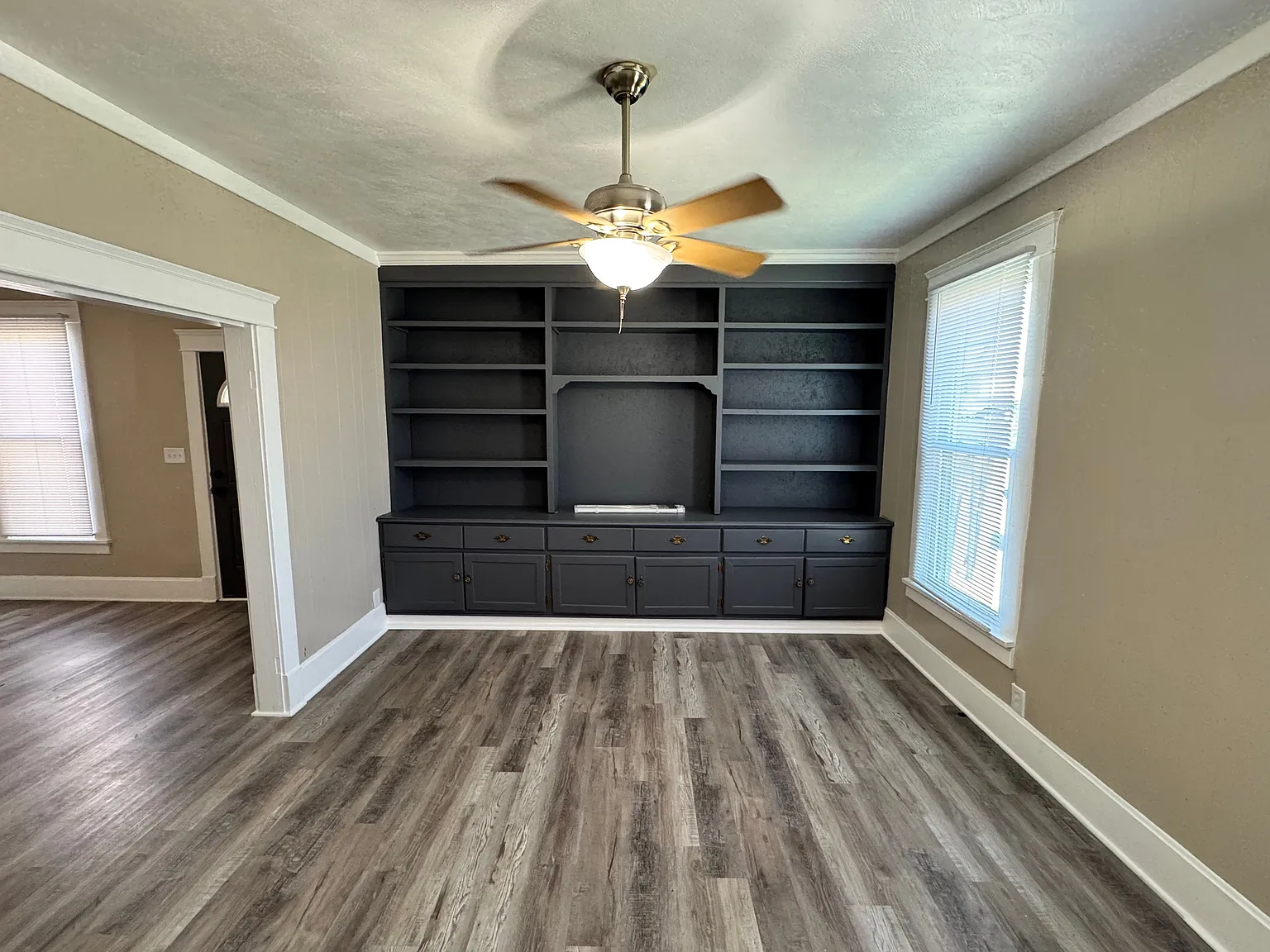 2 bed, 1.0 bath, 1170 sqft, $1,400 — Photo 1