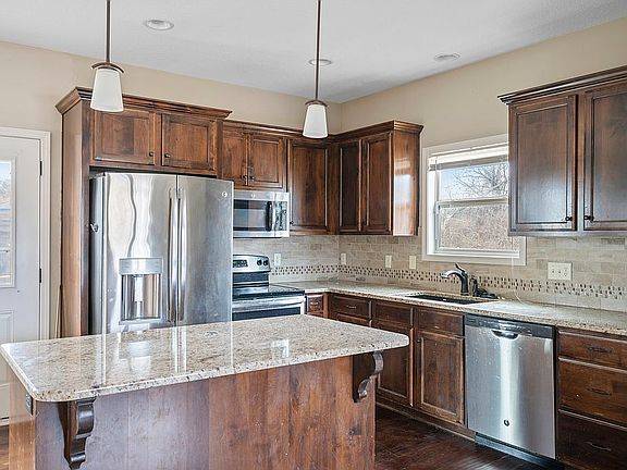 4th image of 1117 Tamarisk Dr