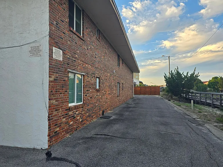 315 Bream Ave #207 — Photo 42