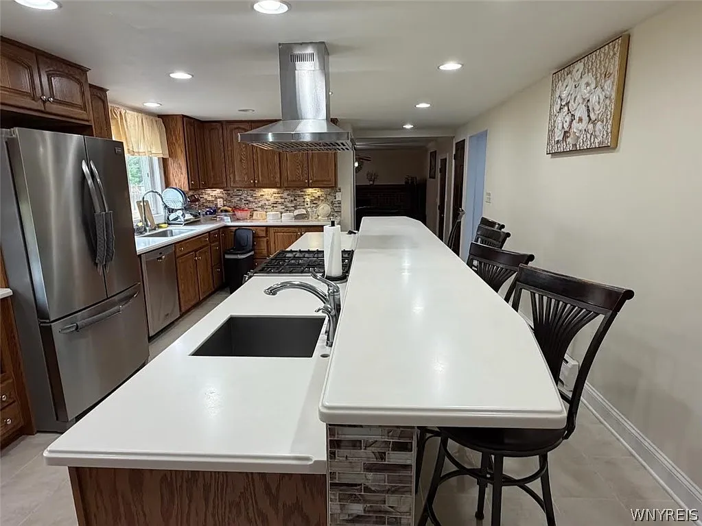 4 bed, 2.5 bath, 2468 sqft, $3,000 — Photo 3