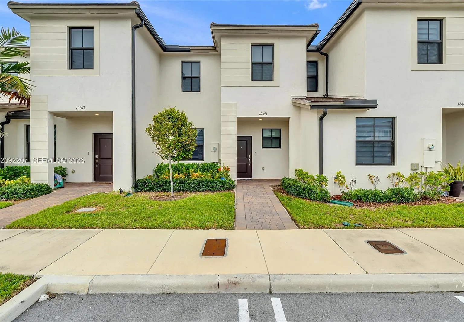 3 bed, 2.5 bath, 1483 sqft, $2,900 — Photo 2