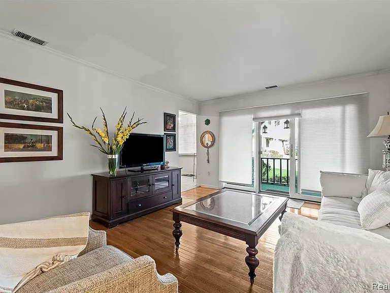 42160 Woodward Ave #18 — Photo 5