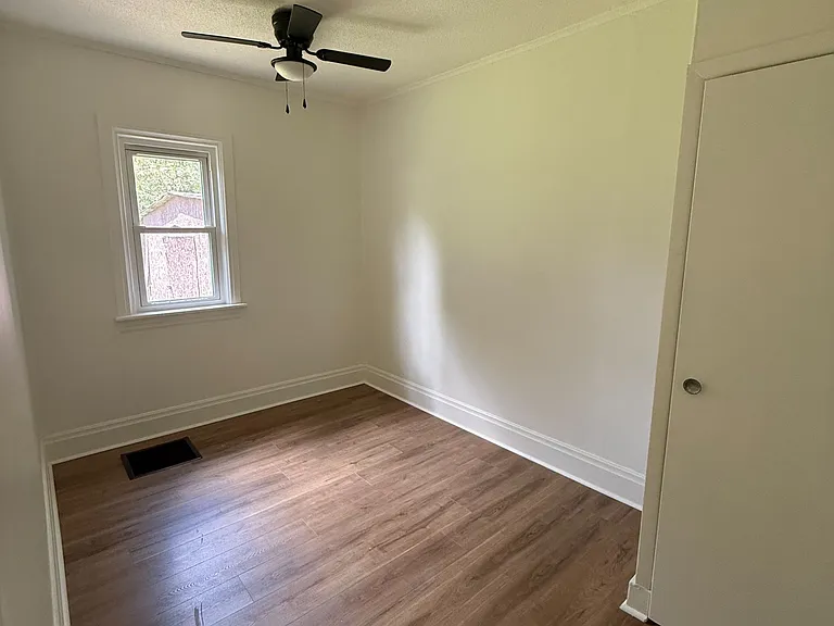 458 Russell St — Photo 11
