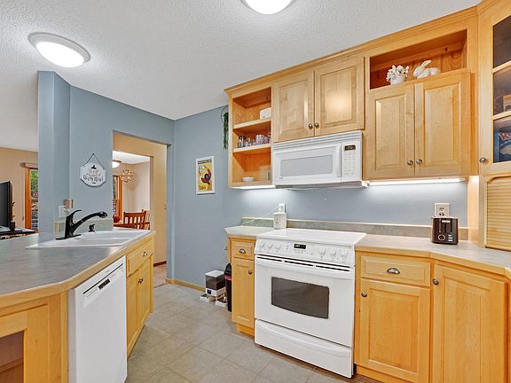 4th image of 15805 26th Ave N APT B