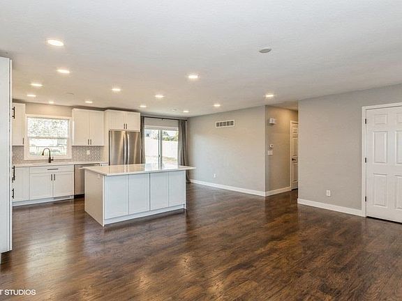 3rd image of 211 Summerhays St