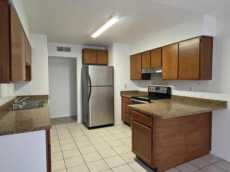 3005 Barkarian Pl — Photo 10
