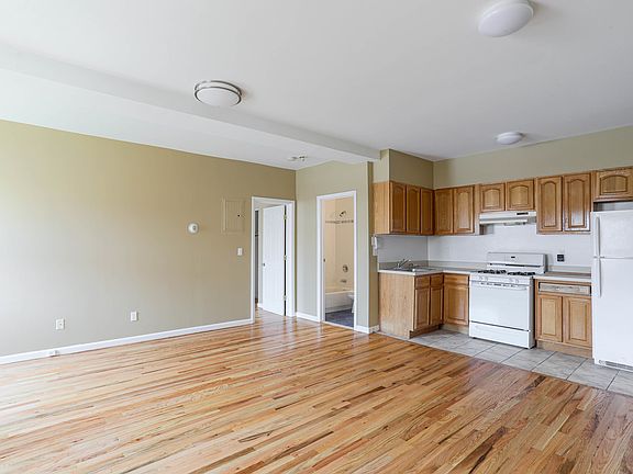 5th image of 22-27 33rd St #2R