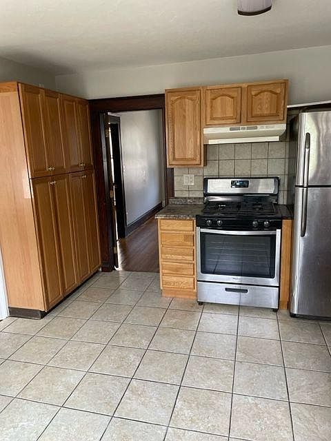 1st image of 393 Granite St