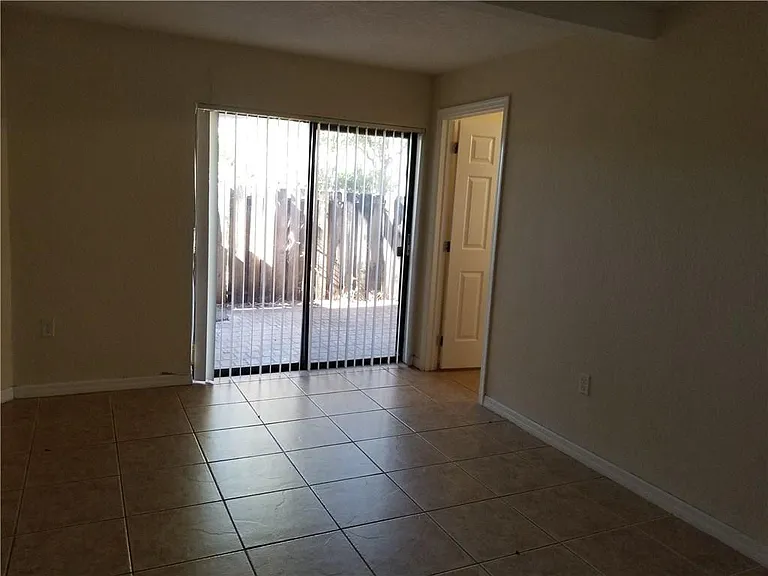 2421 N 40th Ave #109 — Photo 7