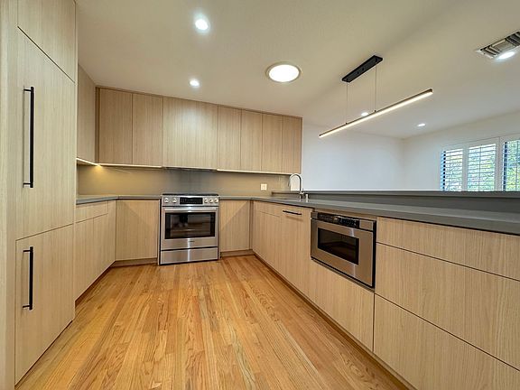 2nd image of 805 N West Knoll Dr #2