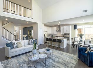 4 Starlight Dr, Monroe Township, NJ 08831