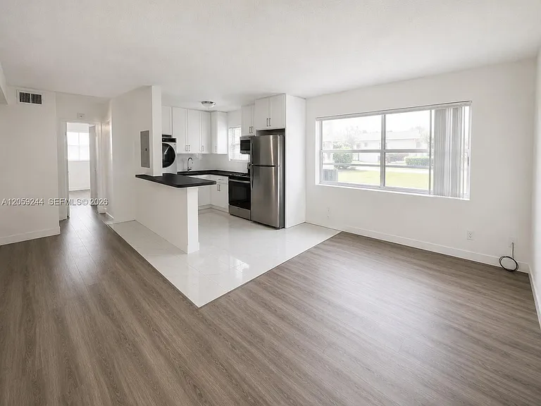 515 SE 9th St #5A — Photo 2