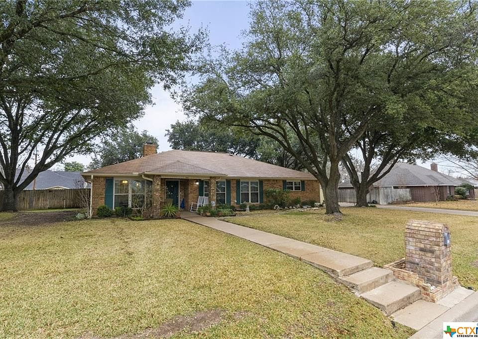 1st image of 521 Neches St