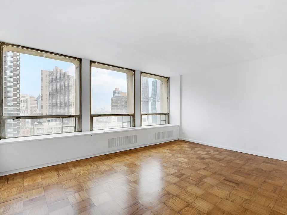 300 E 33rd St #21H