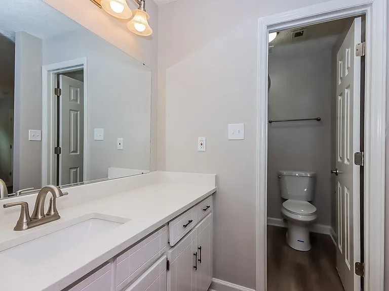 917 Oakridge Dr — Photo 13