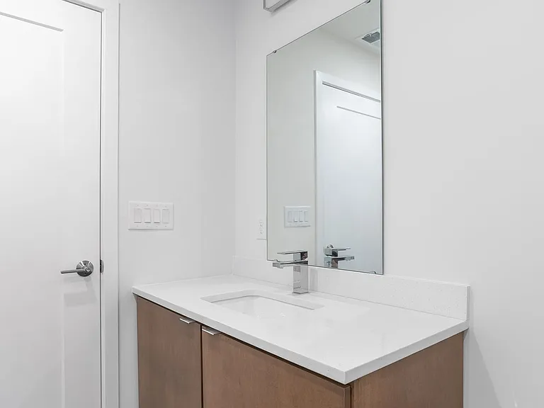 Graduate Pointe — Photo 46