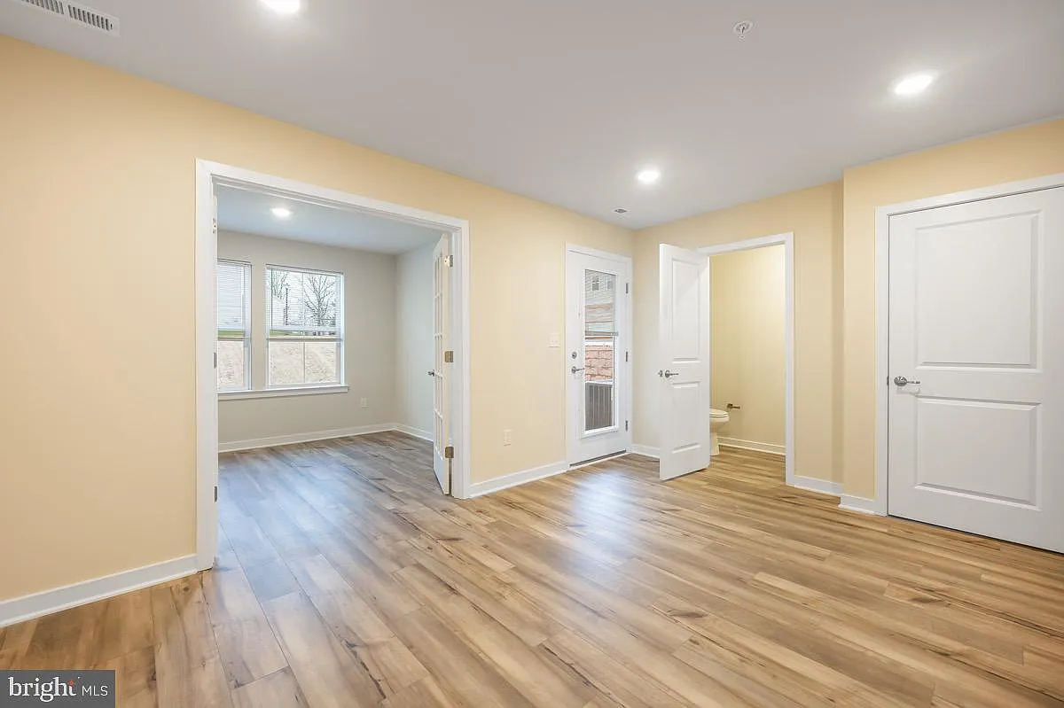 3 bed, 4.0 bath, 2073 sqft, $2,850 — Photo 4