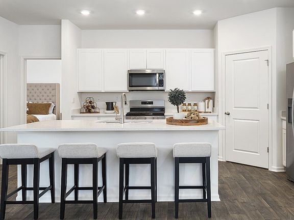 4th image of 2050 Live Oak Dr