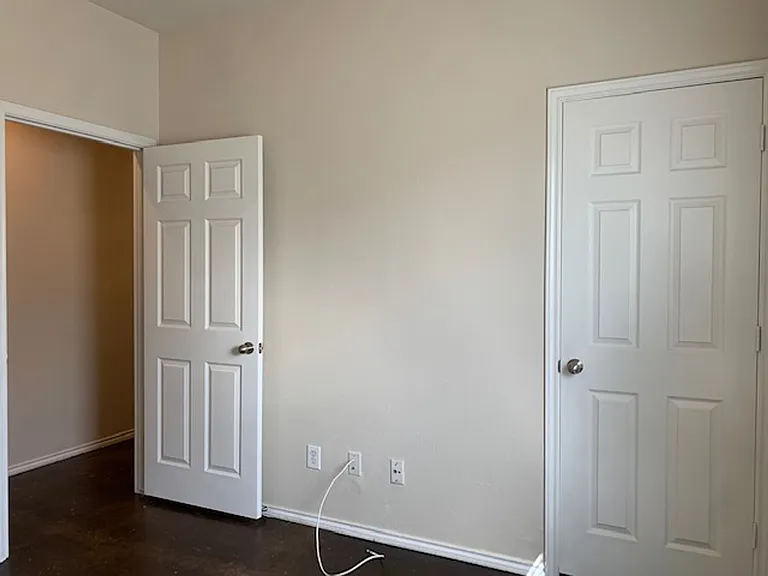 5731 Golf Hts #1 — Photo 10